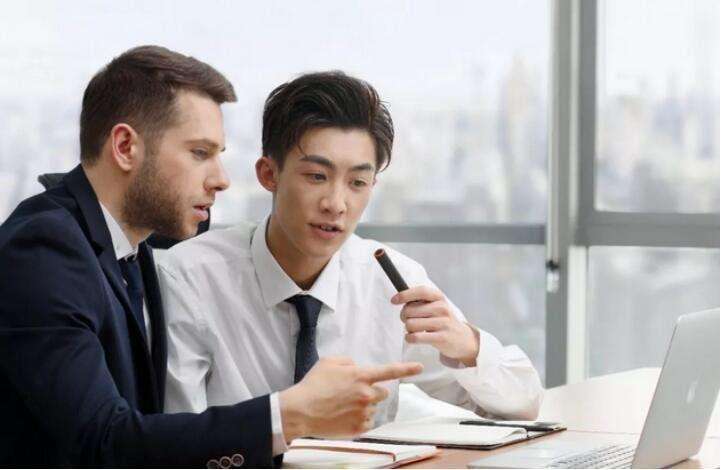 迷信海归、教授、外国人